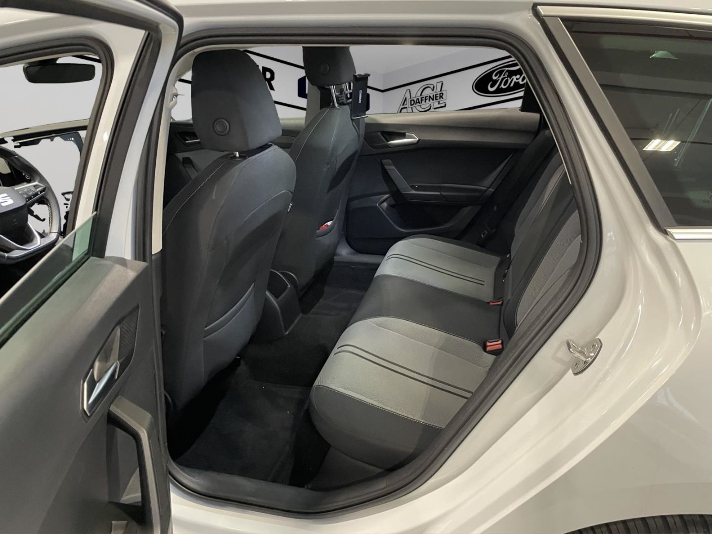 Fahrzeugabbildung SEAT Leon Sportstourer Style 1.5 TSI EU6d