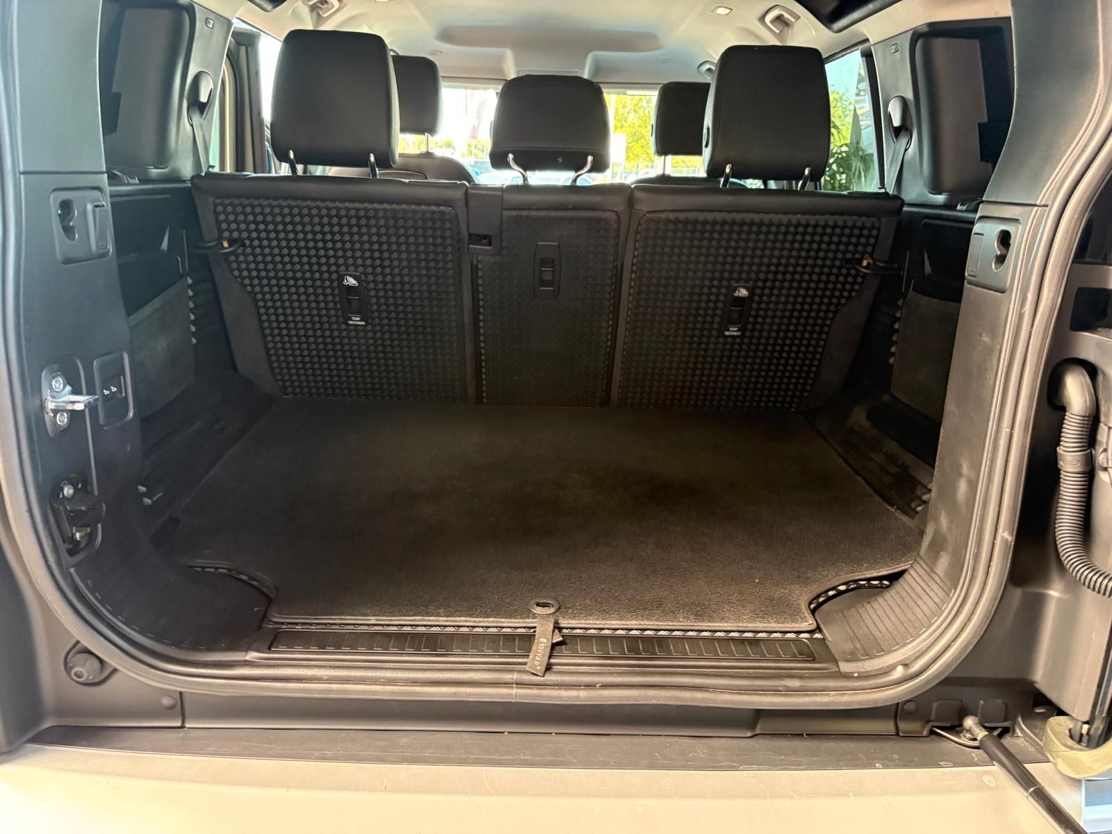 Fahrzeugabbildung Land Rover Defender 110 S