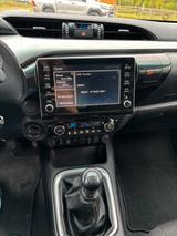 Toyota Hilux - weiße Toyota Hilux