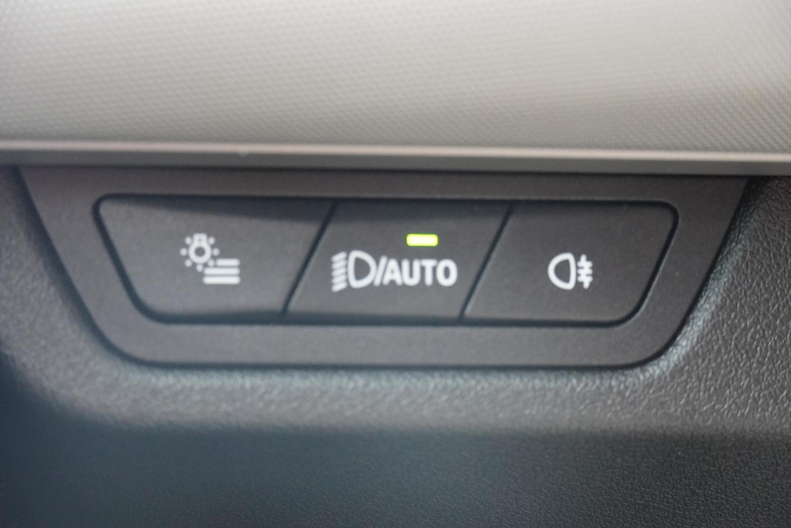 BMW 218 d Active Tourer LED Navi Head-Up 360° Kamera, миниатюра 24