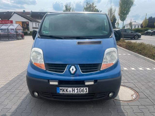 Renault Trafic 2,5 Diesel mit neuem TÜV