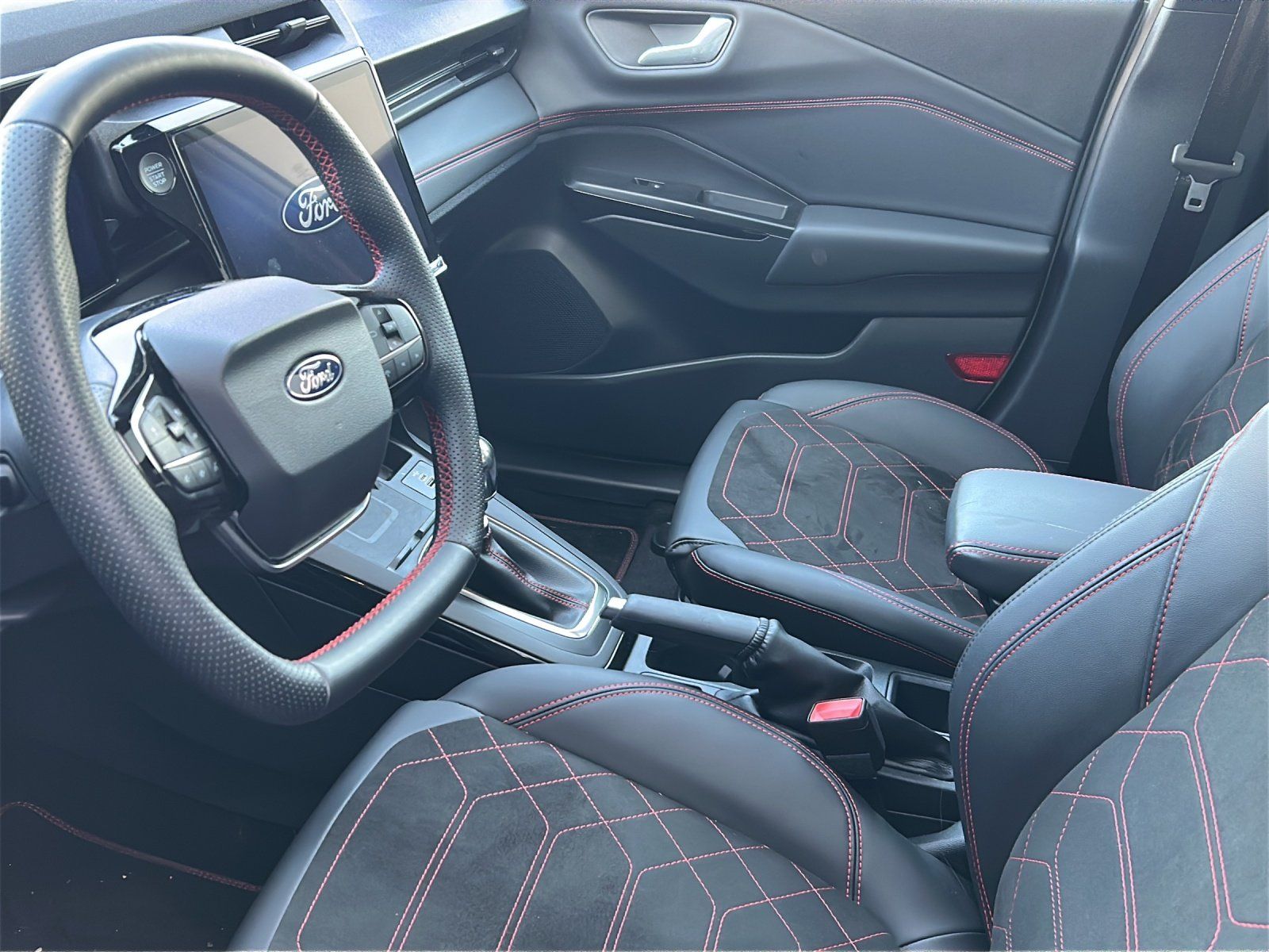 Fahrzeugabbildung Ford Puma ST-Line X Pano Dach Winter Paket 19Zoll