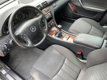 Fahrzeugabbildung Mercedes-Benz C 180 K Lim. Elegance Klimaautom./Tempomat/GJR