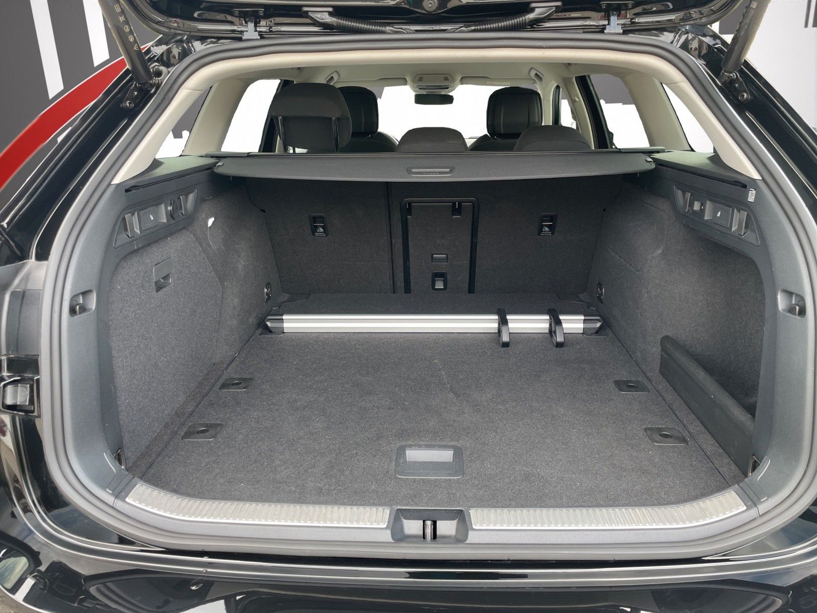 Fahrzeugabbildung SKODA Superb 1.5 TSI mHEV DSG Selection Combi