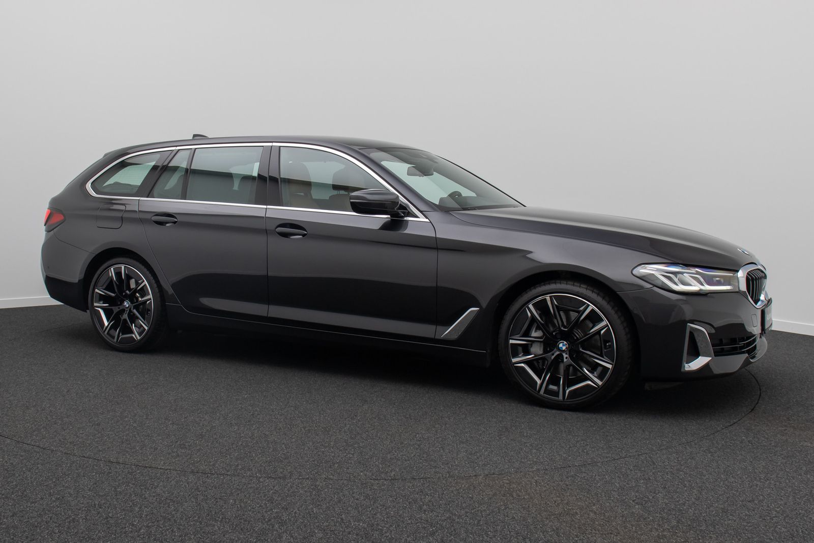 Fahrzeugabbildung BMW 540d  xD LuxuryLine Kamera Laser HUD DAB HiFi 20