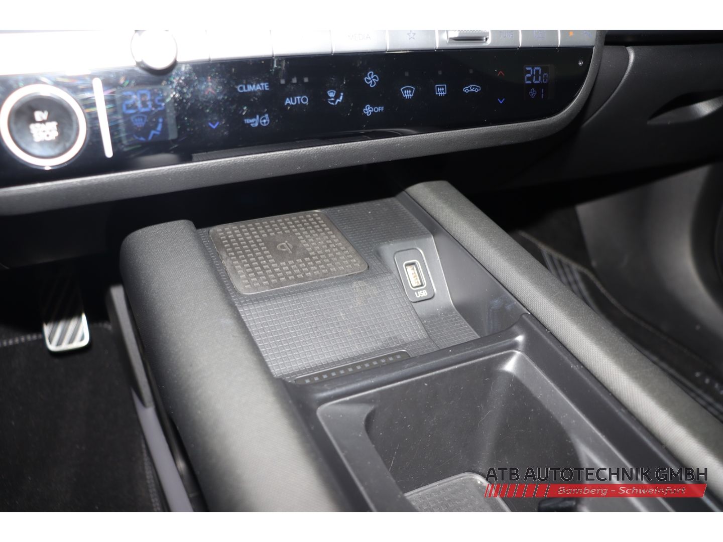 Fahrzeugabbildung Hyundai IONIQ 6 77,4 kWh 4WD First Edition SOH 98,2 %