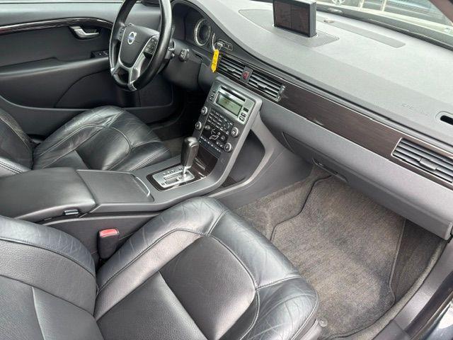 Volvo V70 2010 — photo 7