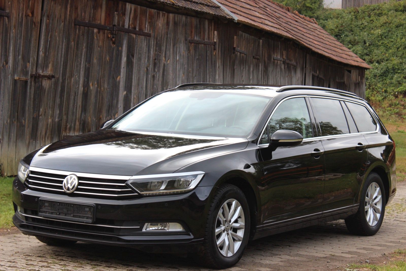 Volkswagen Passat - 1