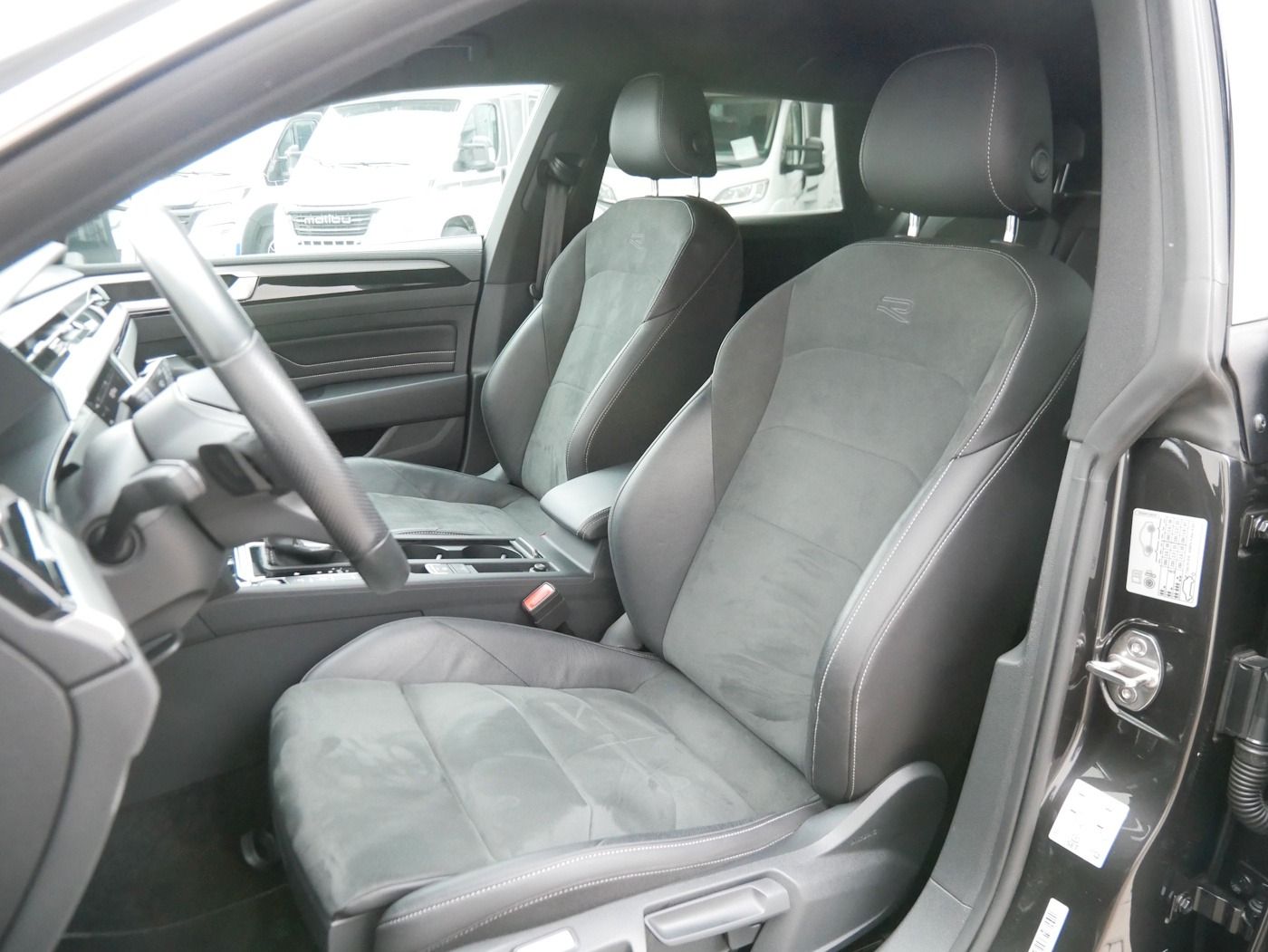 Fahrzeugabbildung Volkswagen Arteon SB 2.0 R-Line DSG AHK MATRIX NAVI SHZ ALU