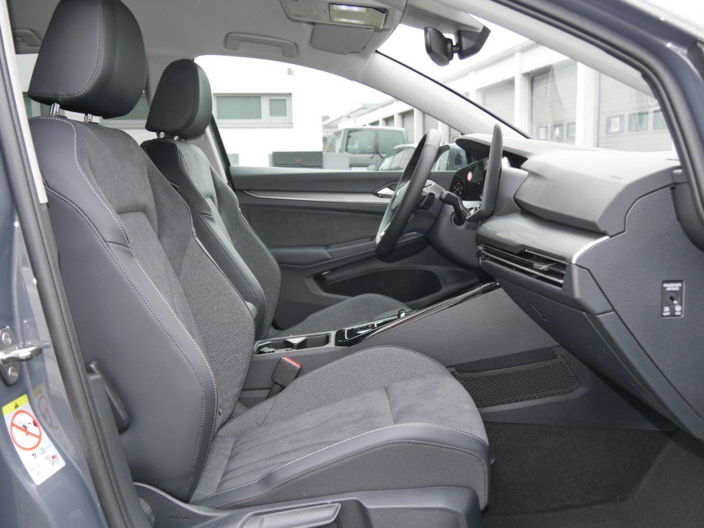 Fahrzeugabbildung Volkswagen Golf Style 2.0 TDI DSG AHK Matrix-LED