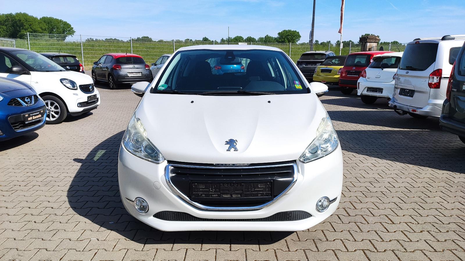 Peugeot 208 Automatik*NAVI*Klimaauto.*SHZ*BT*ALU*Allwett
