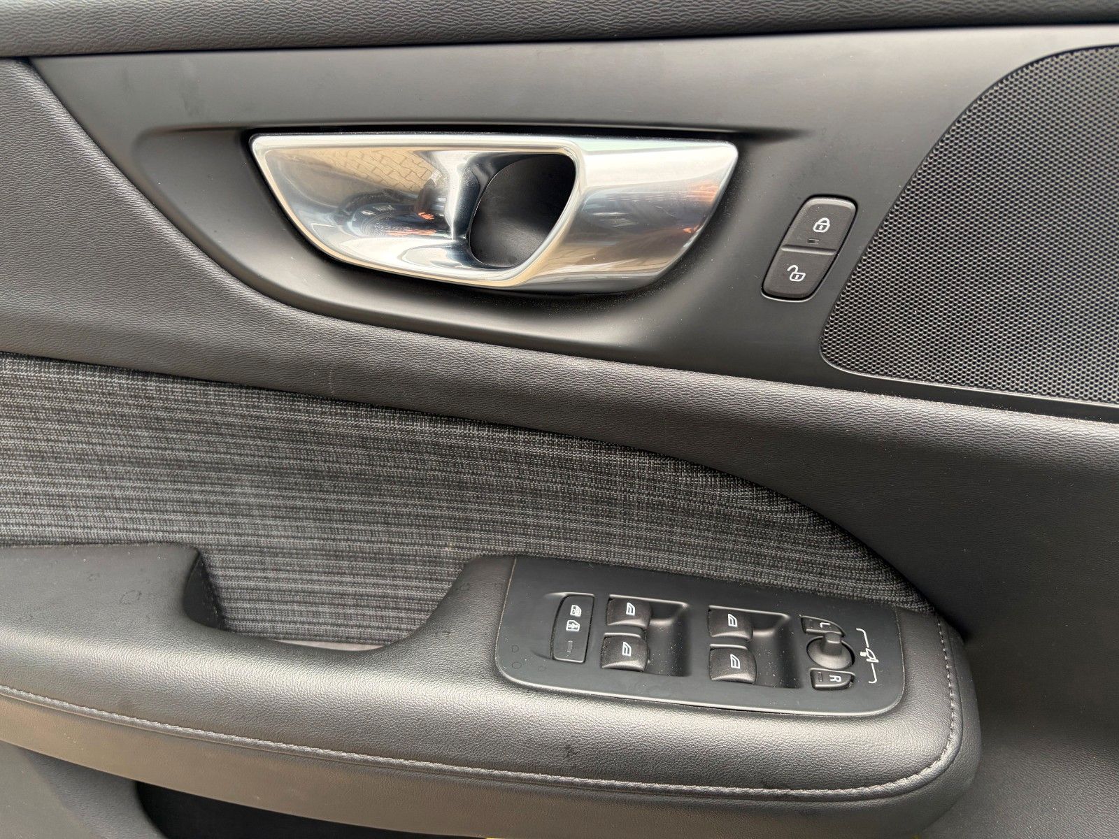 Fahrzeugabbildung Volvo V60 Kombi Core