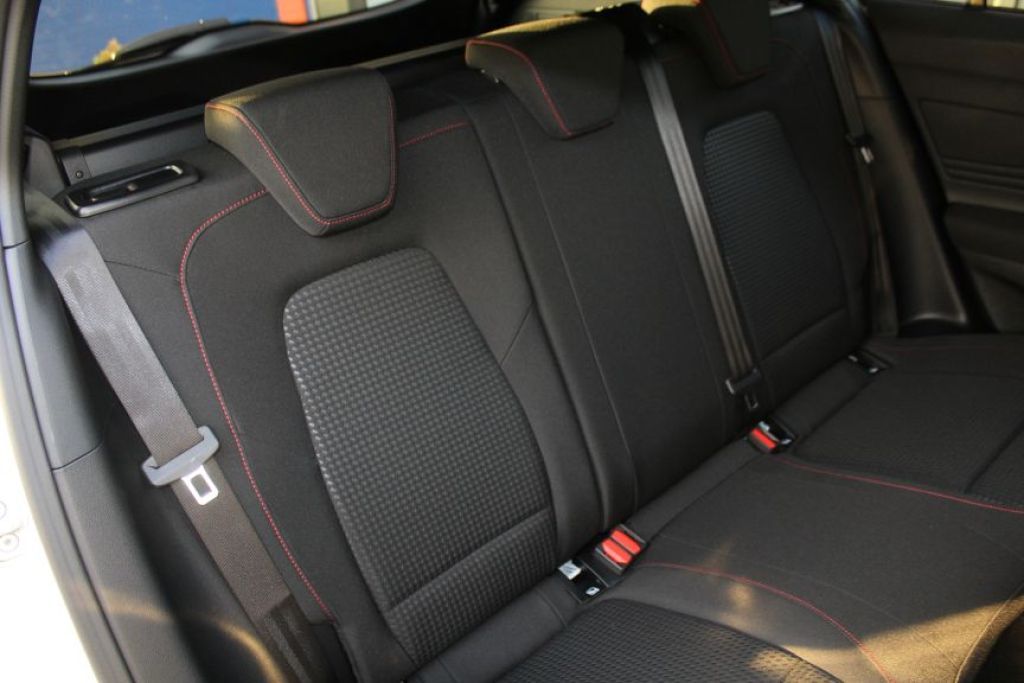 Fahrzeugabbildung Ford Focus Turnier ST-LINE