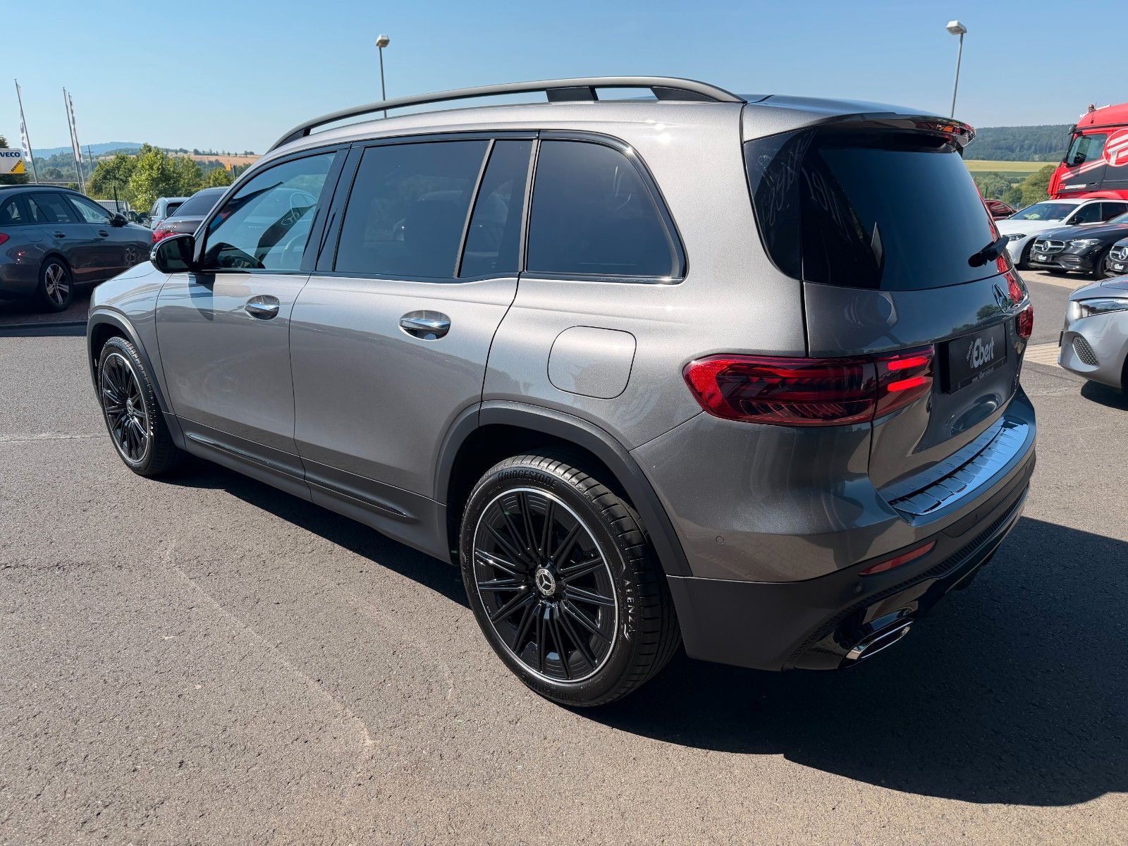 Fahrzeugabbildung Mercedes-Benz GLB 250 4M AMG Night+Pano+Burm+360°+Keyless+20"