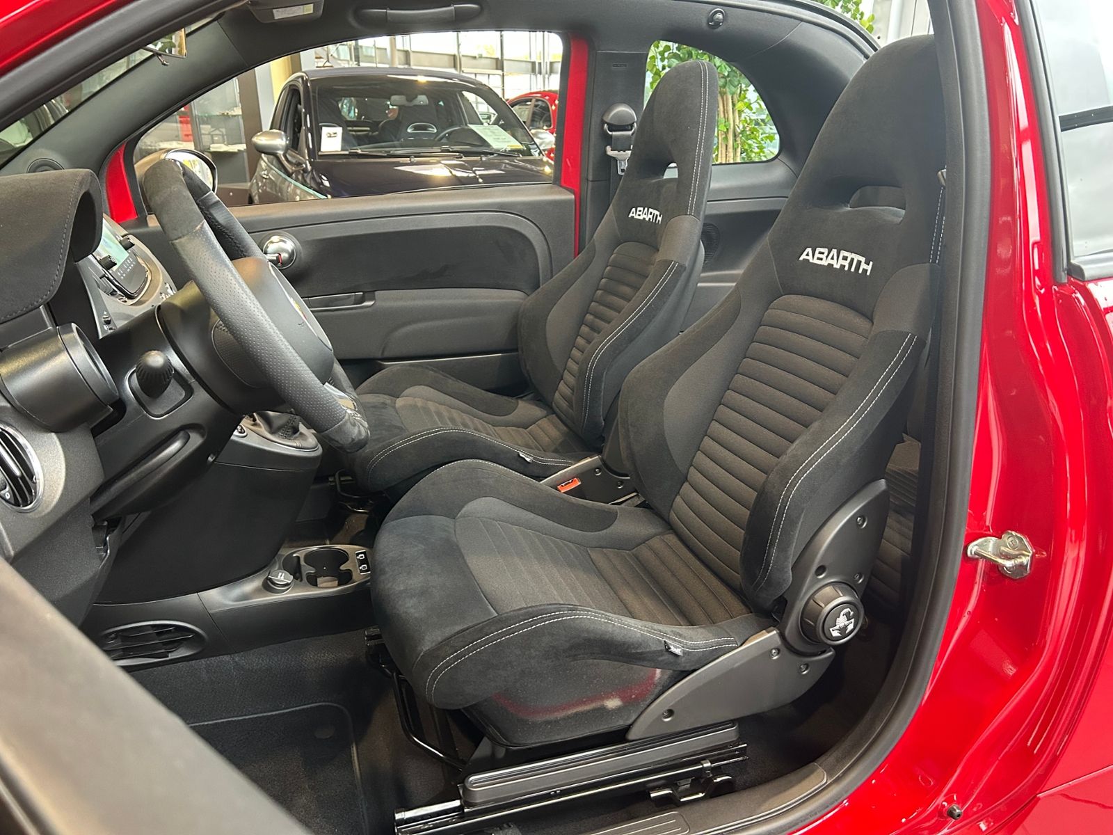 Fahrzeugabbildung Abarth 695 Cabrio BEATS NAVI ALU