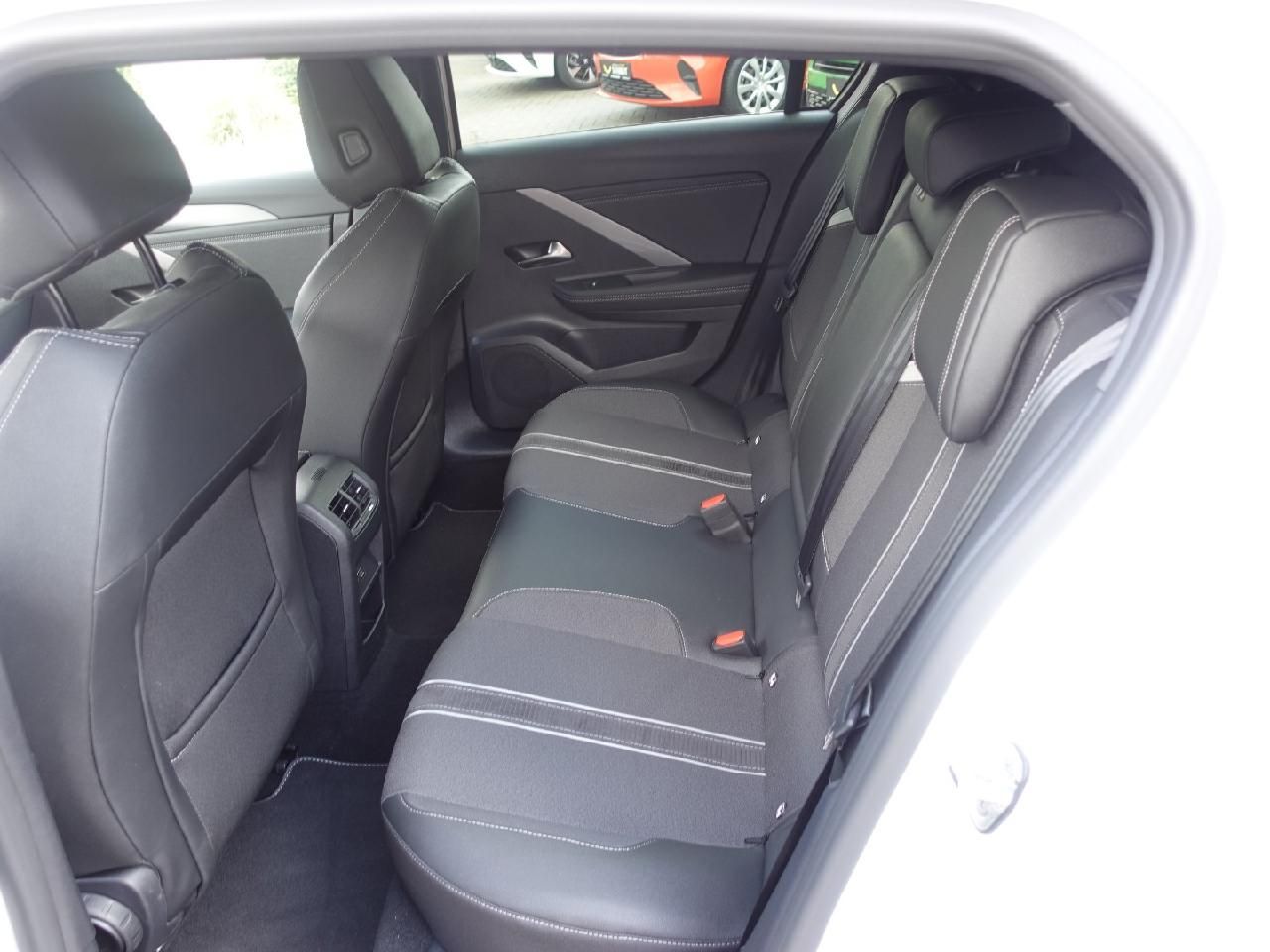 Fahrzeugabbildung Opel Astra L Lim. 1,2 GS Line