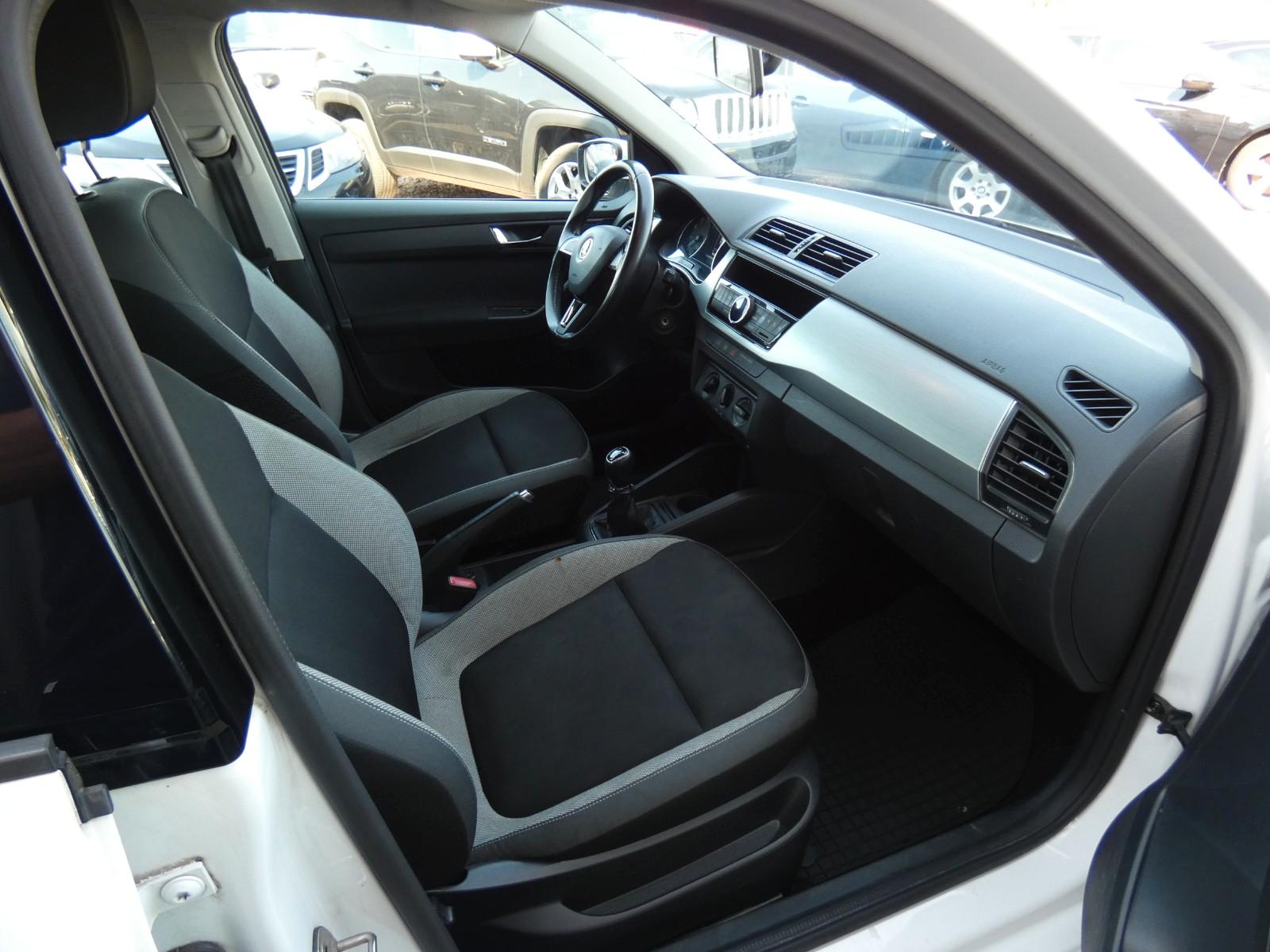 Skoda Fabia 2015 — фото 10