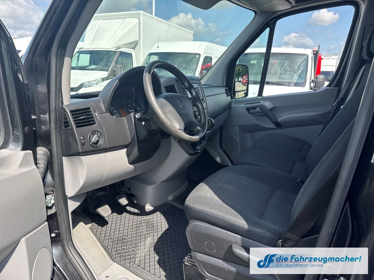 Fahrzeugabbildung Mercedes-Benz Sprinter II Kasten 211 CDI AHK el.SP Spieg. behe