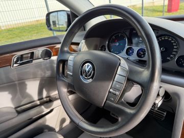 Volkswagen Phaeton - 12