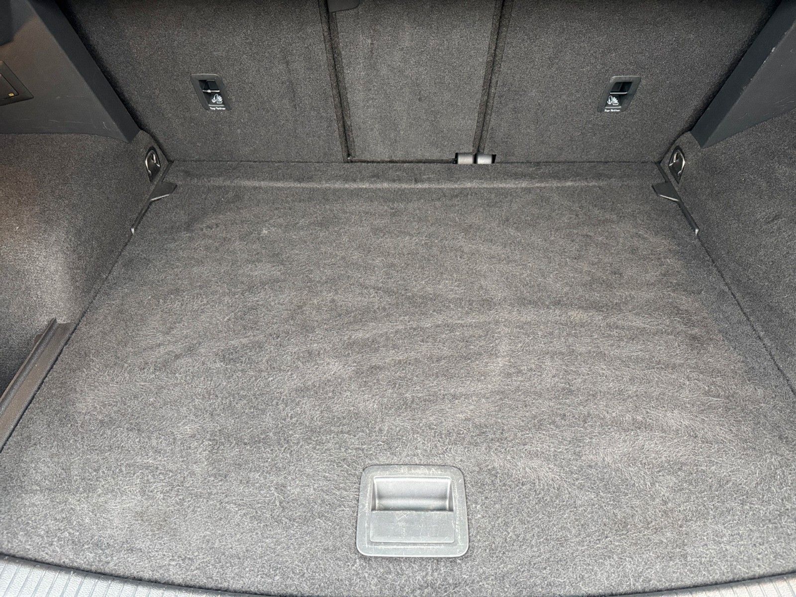 Fahrzeugabbildung Volkswagen Tiguan Elegance 4Motion 2.0 TDI