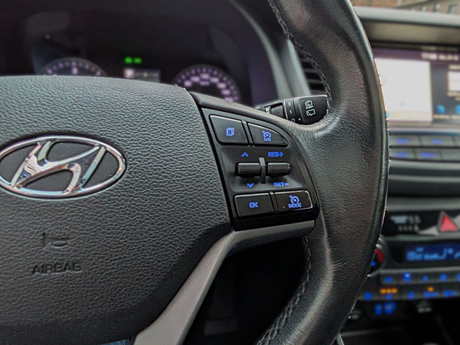 Fahrzeugabbildung Hyundai Tucson PREMIUM 4WD LEDER NAVI PANO PARKASS. LED