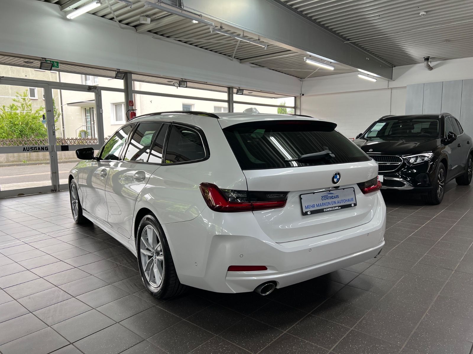 BMW 318d Touring HuD+DA+ACC+Panorama+Park+HaKa foto 9