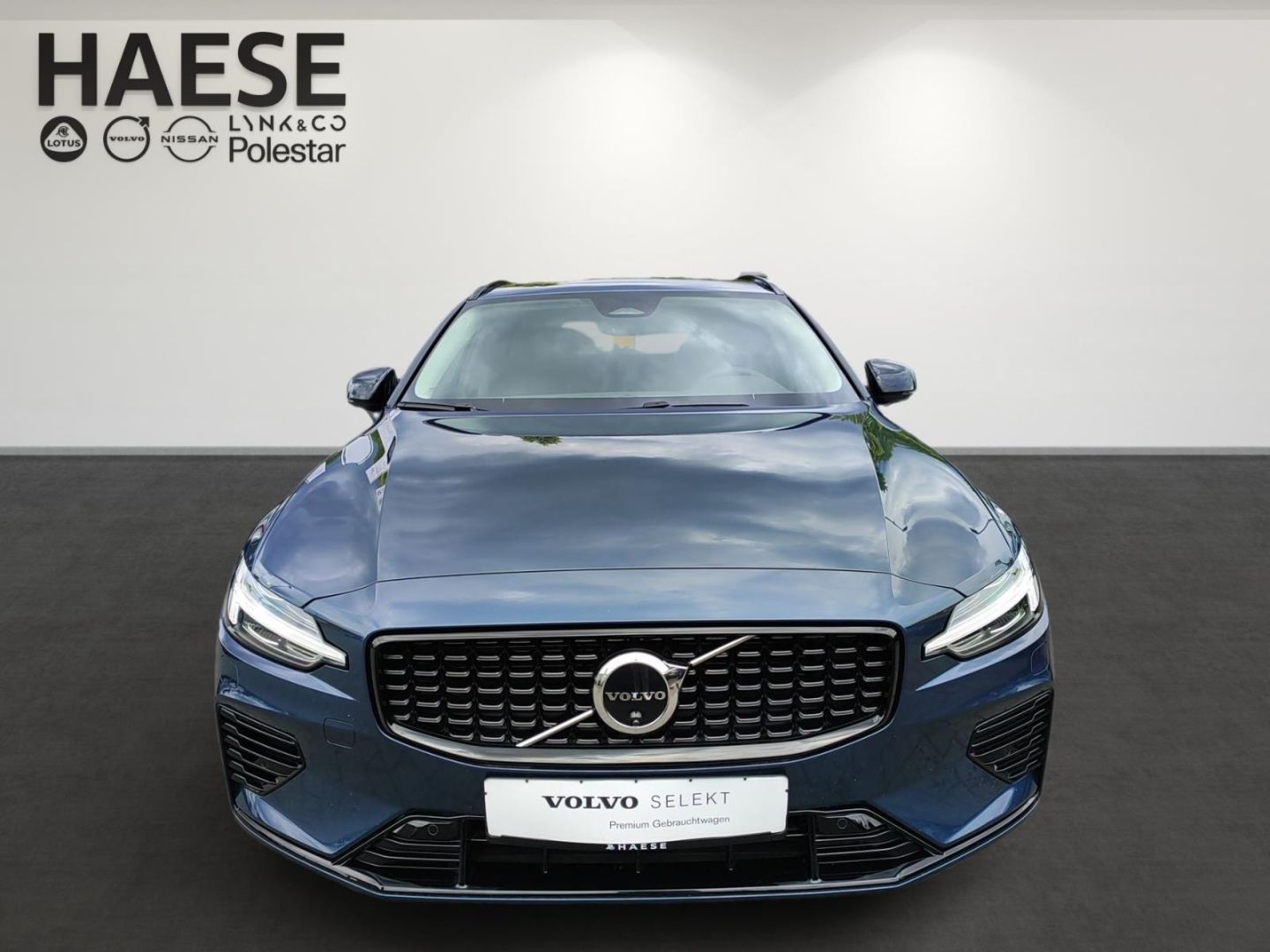 Volvo V60 T6 Plus Dark Plug-In Hybrid AWD  Navi Leder  imagem 2