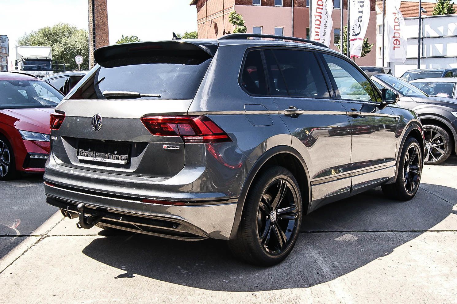 Fahrzeugabbildung Volkswagen Tiguan 20TDI 4Motion R-LINE BLACK STHZG LED ANHZ