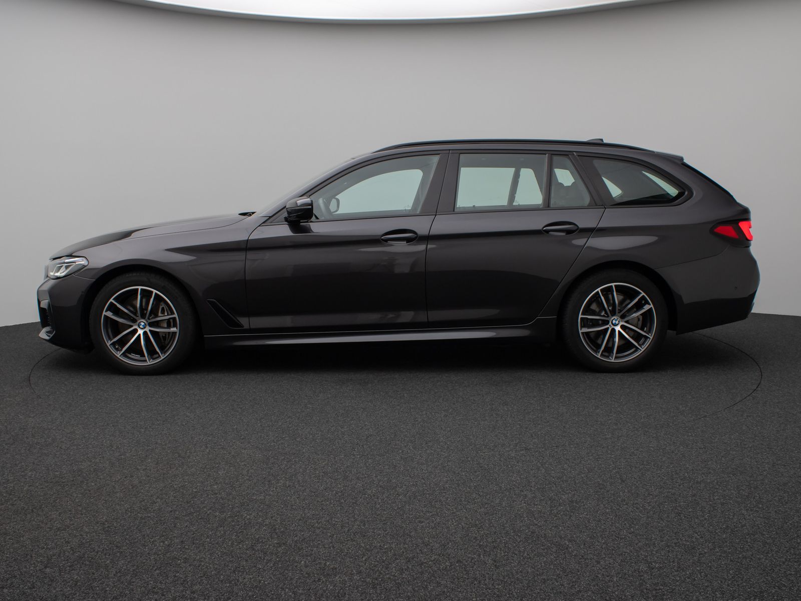 Fahrzeugabbildung BMW 530d xD M Sport Laser Kamera HUD DAB H/K Komfort