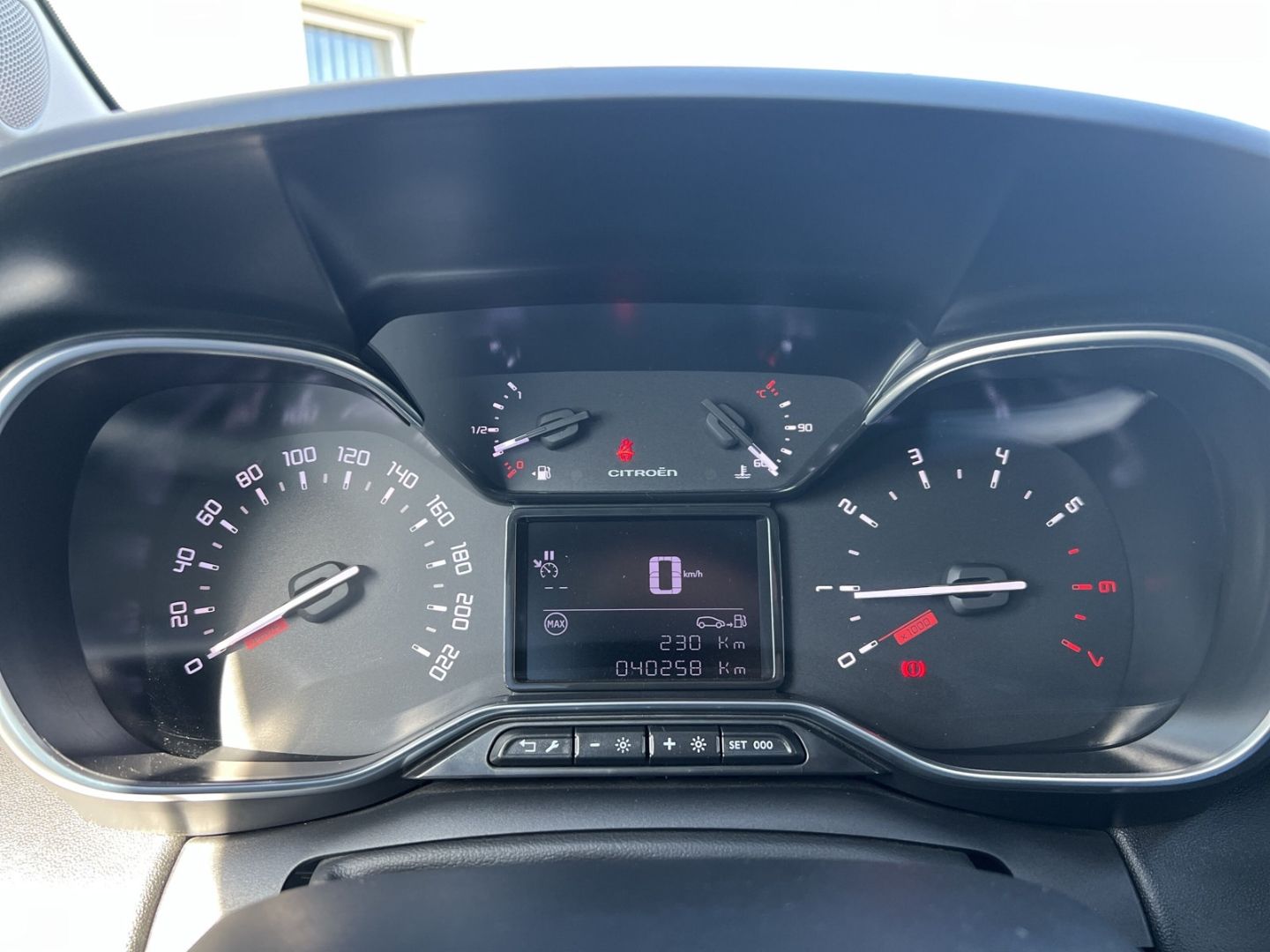 Fahrzeugabbildung Citroën C3 Aircross Shine Pack 1.2 PT 110 CarPlay Navi