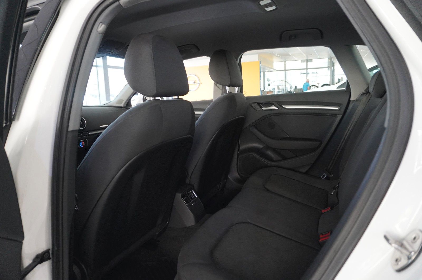 Fahrzeugabbildung Audi A3 Sportback 35 TFSI NAVI/BI-XENON/SHZ/ACC/PDC