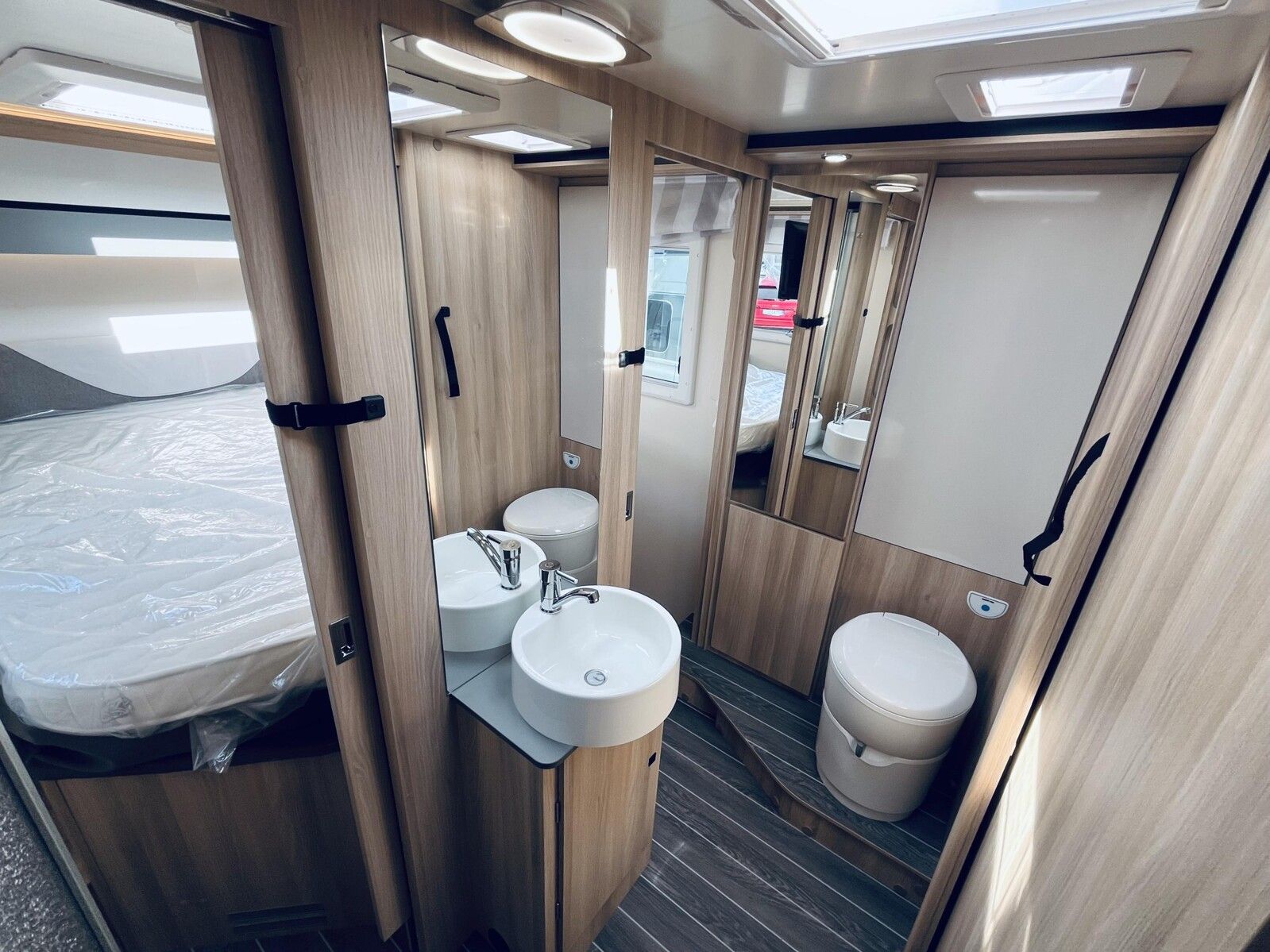 Fahrzeugabbildung NobelART T 6000 Ford