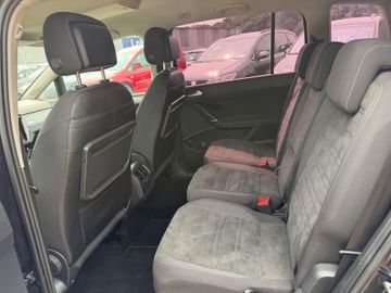Volkswagen Touran - 12