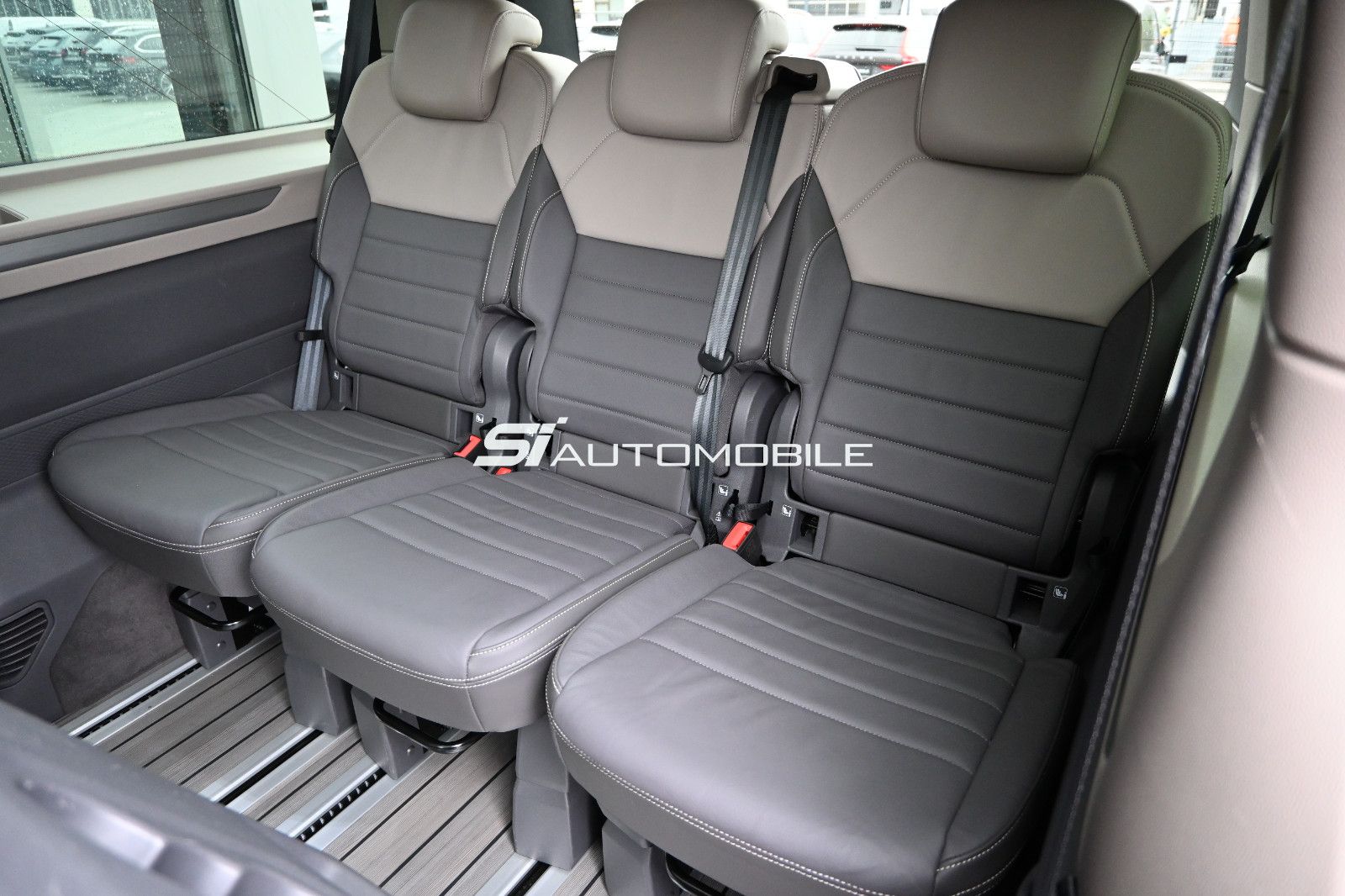 Fahrzeugabbildung Volkswagen T7 Multivan 2.0 TDI DSG Style Lang °MEGAVOLL°