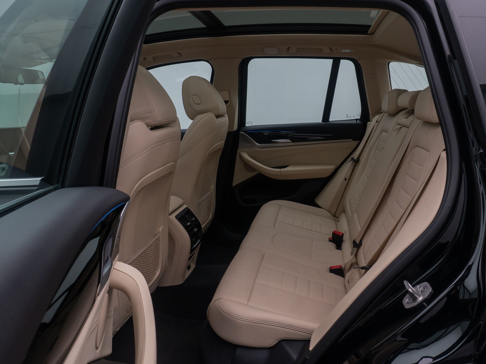 Fahrzeugabbildung BMW X3 xD30e xLine 360°HUD DAB HIFi Panorama Komfort