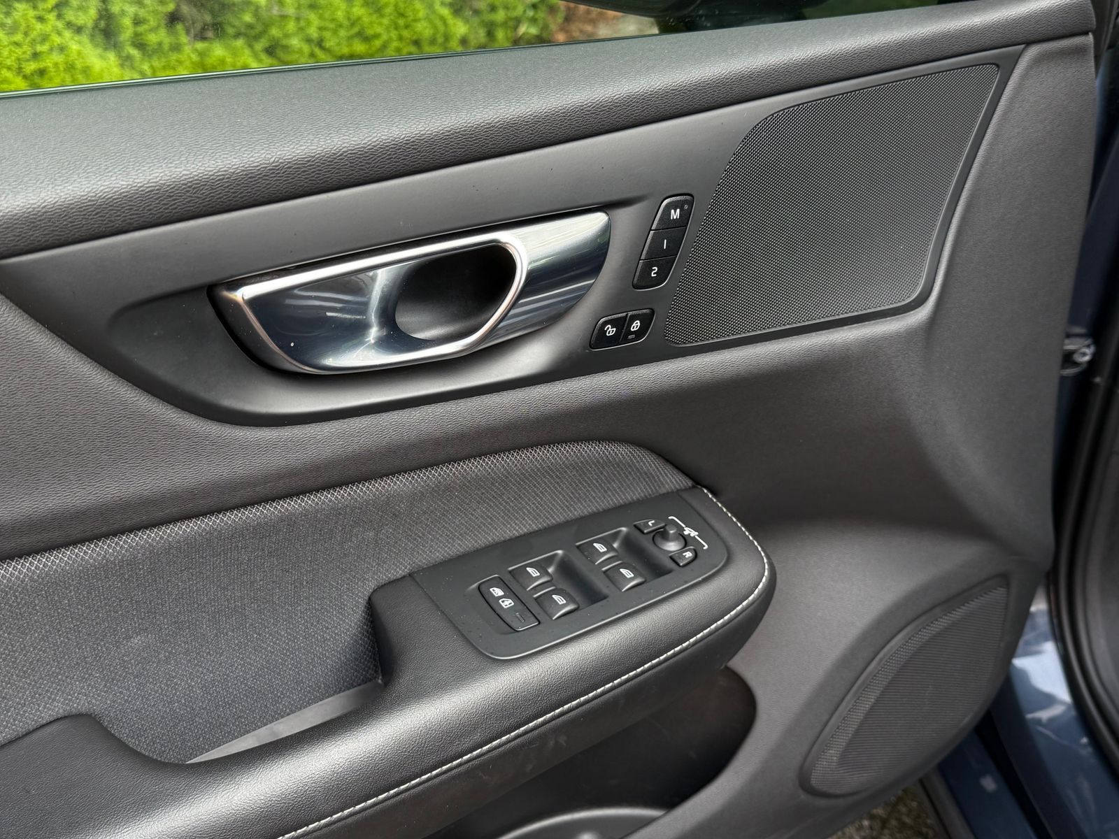 Fahrzeugabbildung Volvo V60 D4 Aut. R Design LED+NAV+AHK+SHZ+PANO+360°+