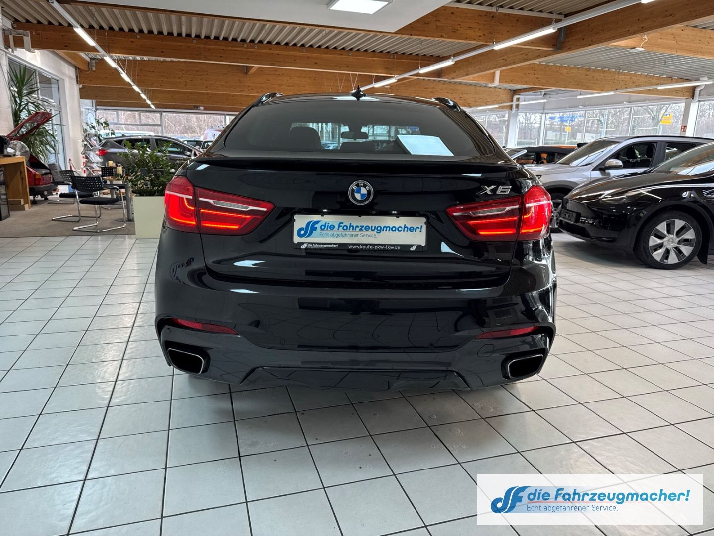 Fahrzeugabbildung BMW X6 xDrive 50 i M-Paket Sportpaket Navi Leder *EX