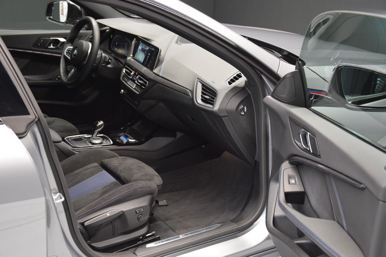 Fahrzeugabbildung BMW 218 i M Sport Gran Coupé HuD Pano Schale ACC