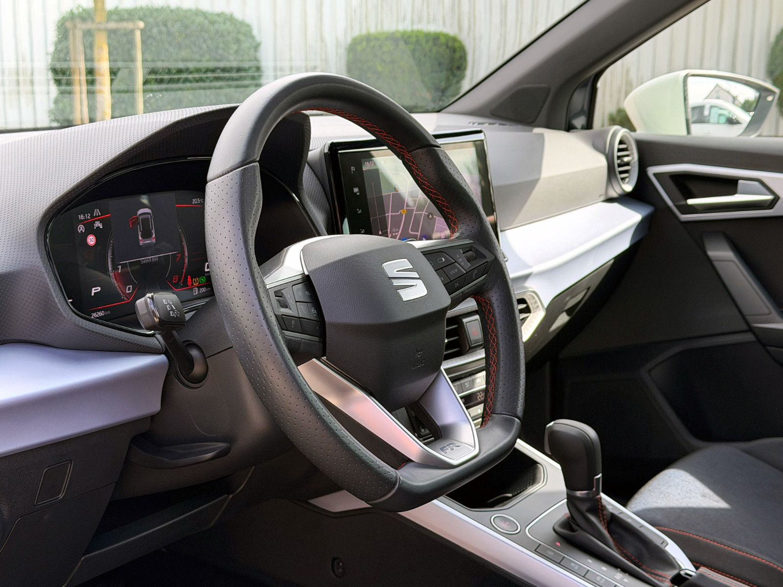 Fahrzeugabbildung SEAT Arona 1.0 TSI DSG FR ACC LED NAV KAM PDC SHZ