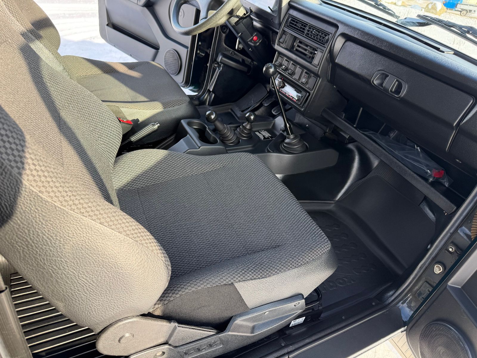 Fahrzeugabbildung Lada TAIGA-NIVA / AHK / ZV /  RADIO / SOFORT