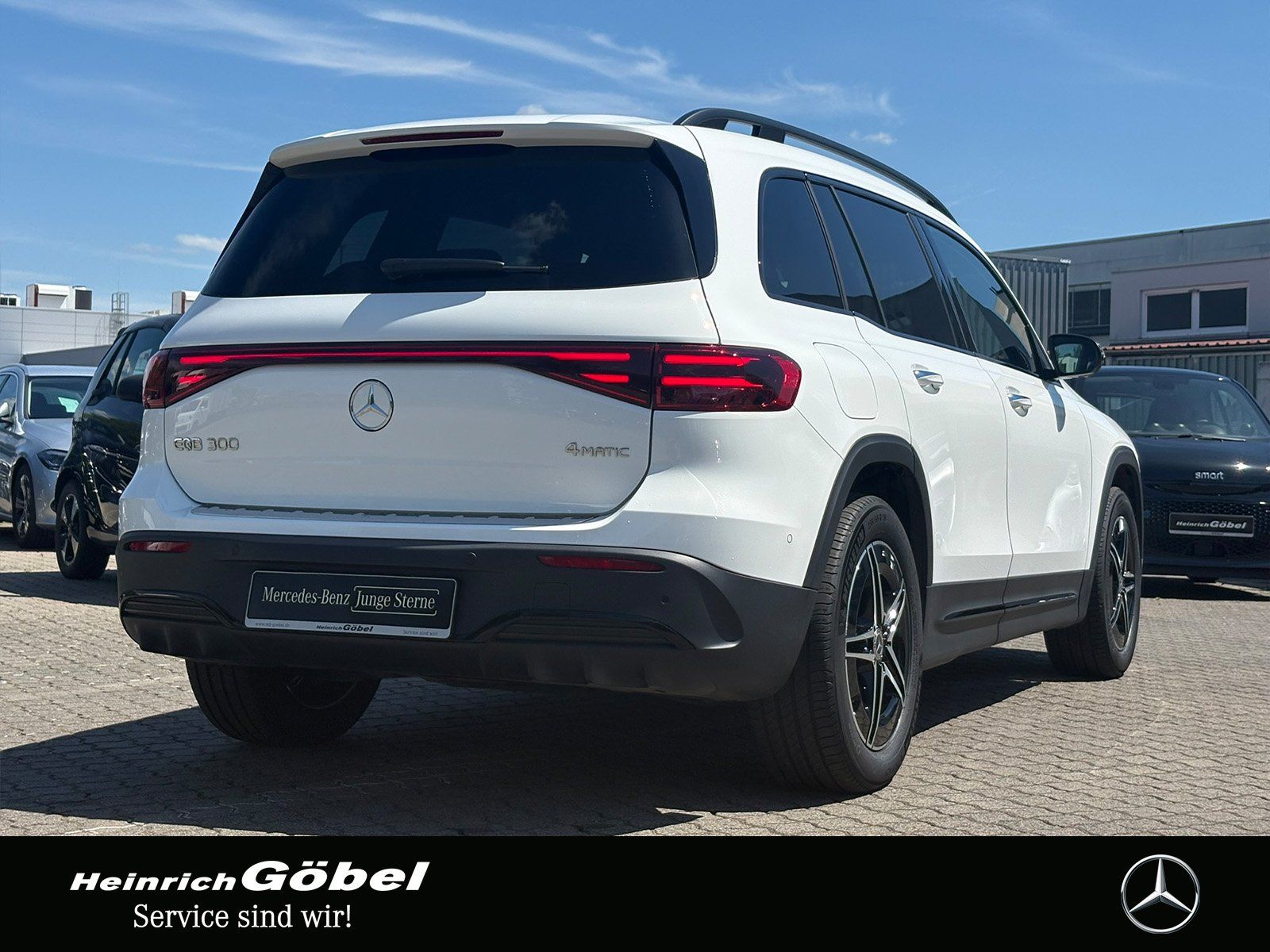 Fahrzeugabbildung Mercedes-Benz EQB 300 AMG-LINE HEAD-UP*BURMESTER*360°*MEMORY