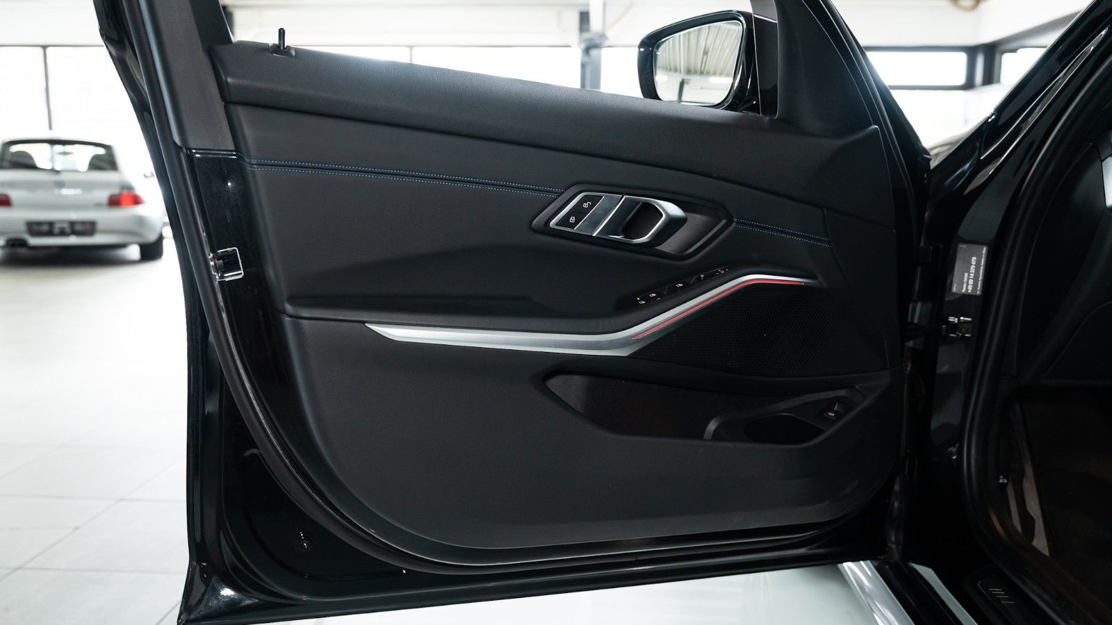 BMW 330d M Sport DriveAProf RückFahrKam ServiceInklu foto 18