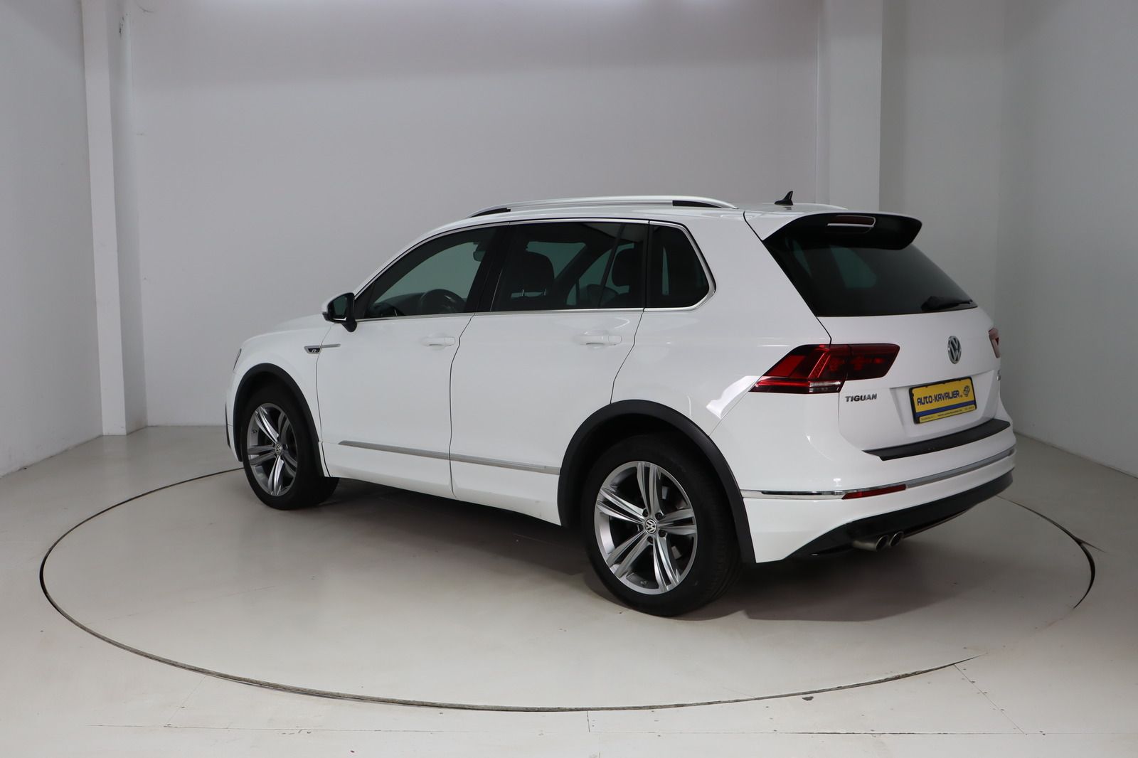 Fahrzeugabbildung Volkswagen Tiguan 2.0 TSI 4 Motion R-line Highline * Pano *