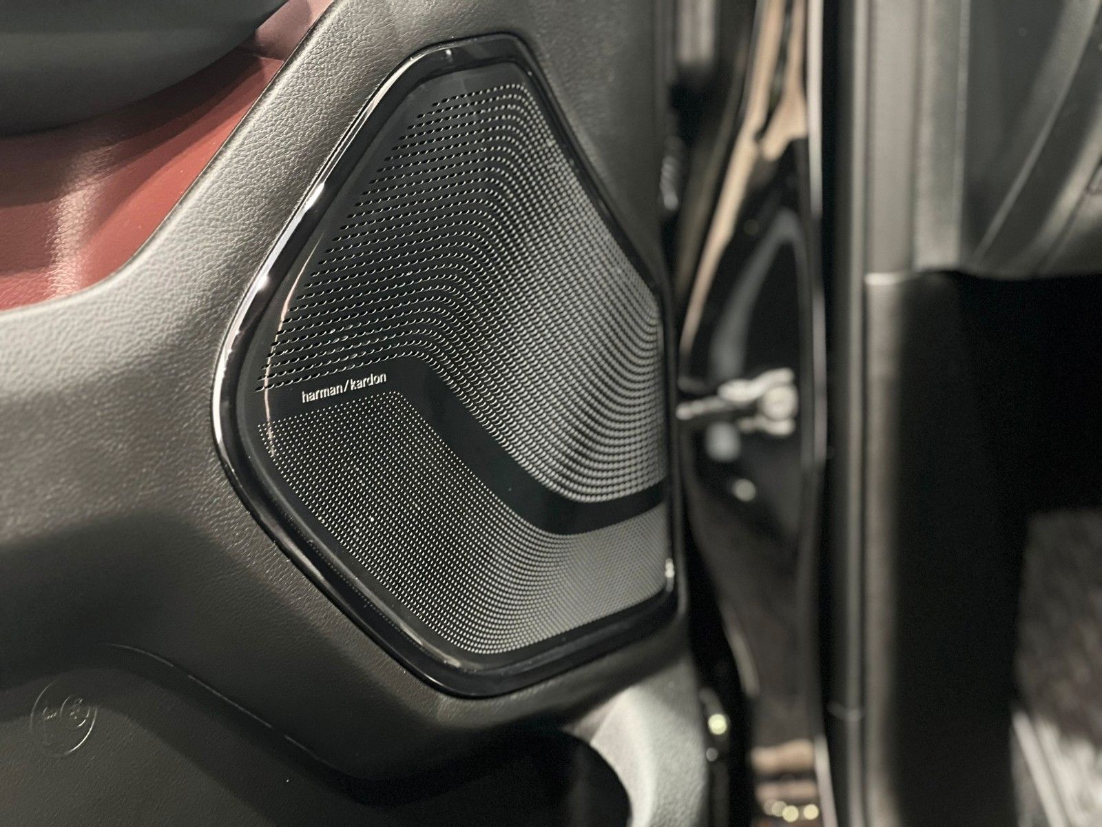 Fahrzeugabbildung Dodge RAM 1500 Limited Night MY25 *Ebony Red seats*