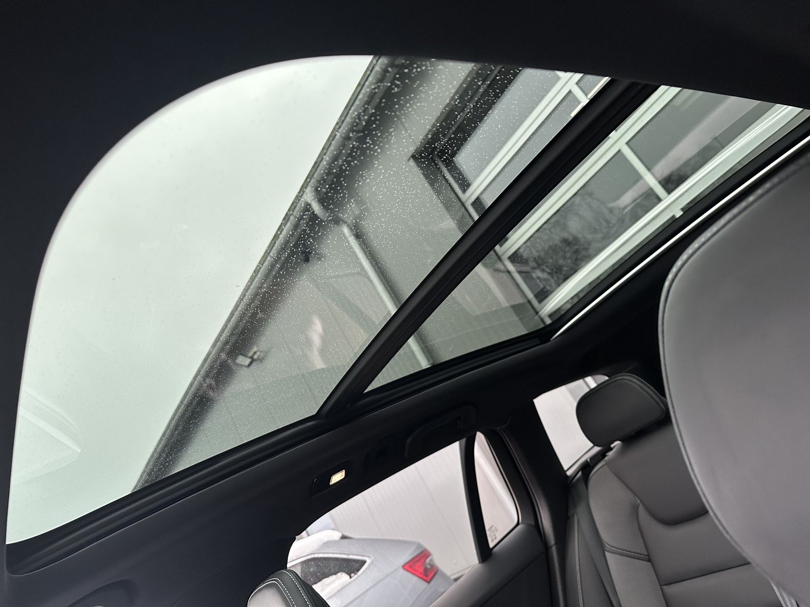 Fahrzeugabbildung Volvo V60 Ultimate Plug-In Hybrid AWD NAV+LED+PANO+ACC