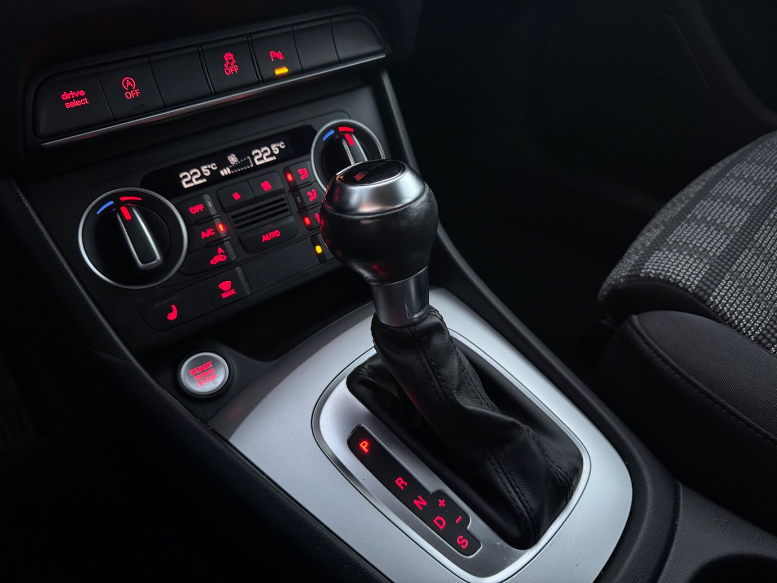 Fahrzeugabbildung Audi Q3 2.0 TDI Quattro S DSG*XENON*LED*TEMPO*AHK