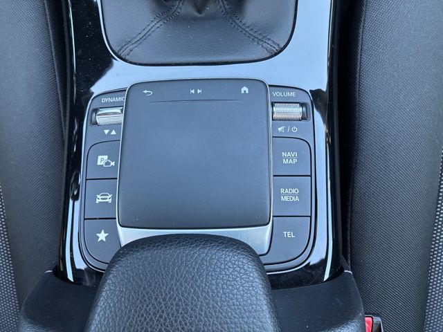Fahrzeugabbildung Mercedes-Benz A 180 Limousine >NAV/LED/KAM/PDC/SHZ<