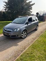 Opel Zafira 7Sitzer AHK Tempomat Parkassistent - Opel Zafira: Limousine