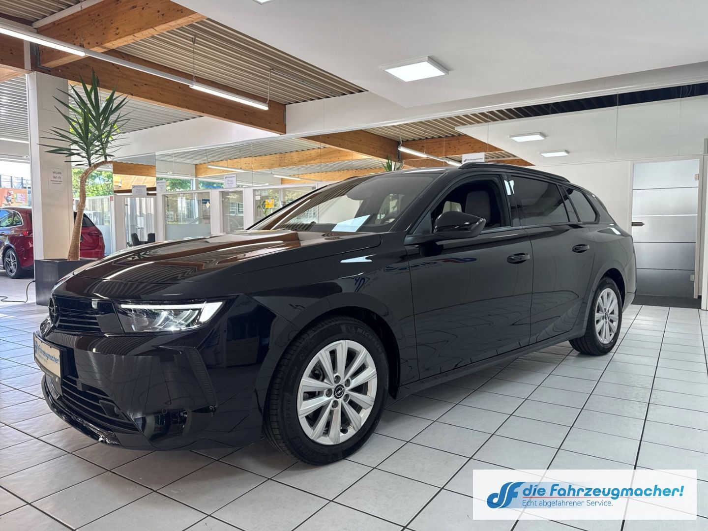 Fahrzeugabbildung Opel Astra L Sports Tourer Edition Navi Digitales Coc
