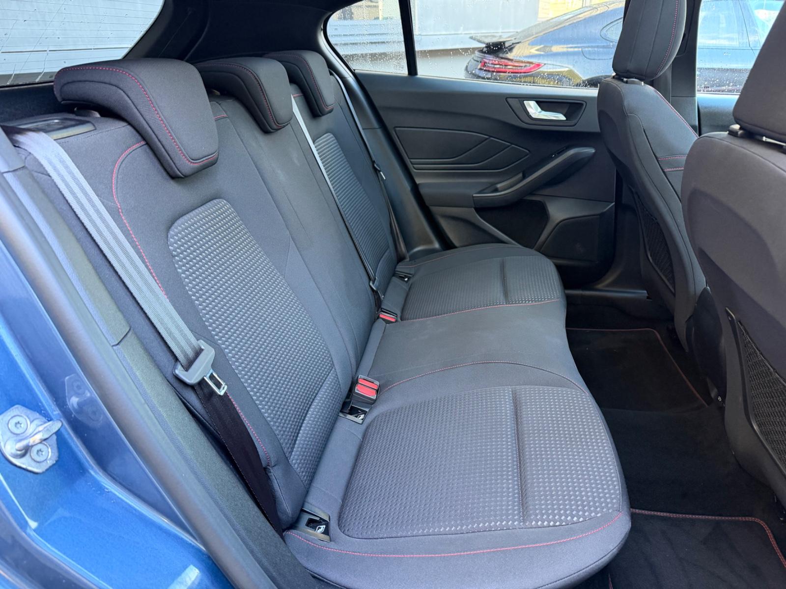 Ford Focus  ST-Line/SPORTPAKET/AHK/ACC/PANORAMA